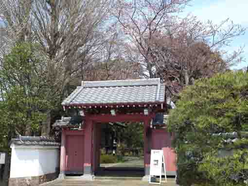 the sanmon gate of Ekoin Temple