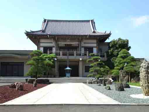 the main hall of Genshinji Temple