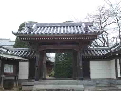 the main gate of Soyasan Horenji