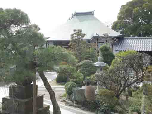 the garden in Myokoji Temple