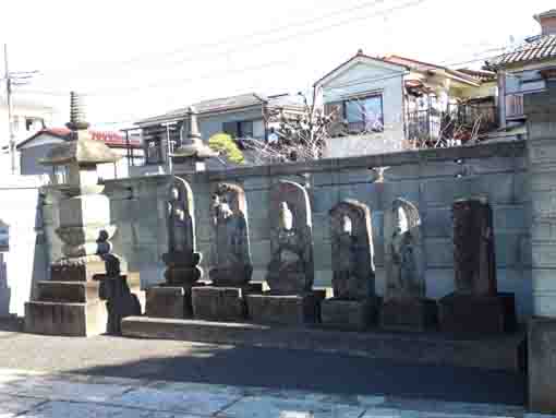 stone Buddhas standing beside the gate
