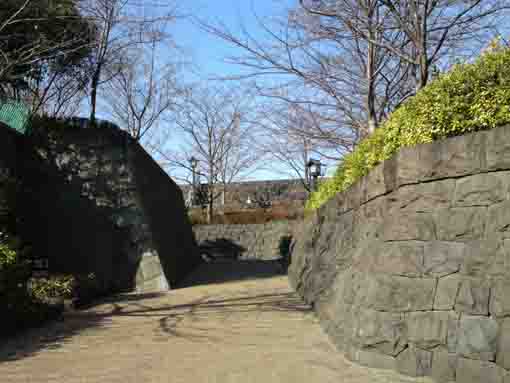 the stone wall in Shinkawa Nishi Hiroba