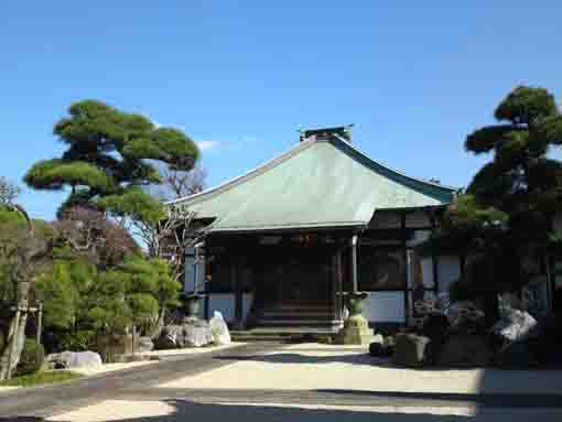 the main hall of Zenshoji Temple