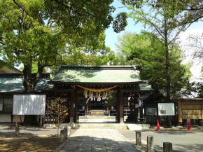 the aproach to the gate of Hachimansama
