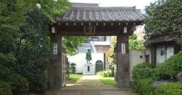 the gate of Shinmeiji Temple